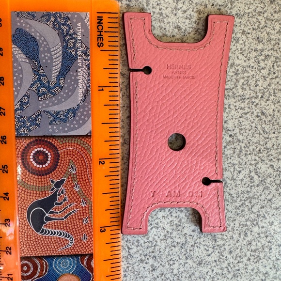 **SOLD**. Hermes earphones cable holder - Picture 4 of 5